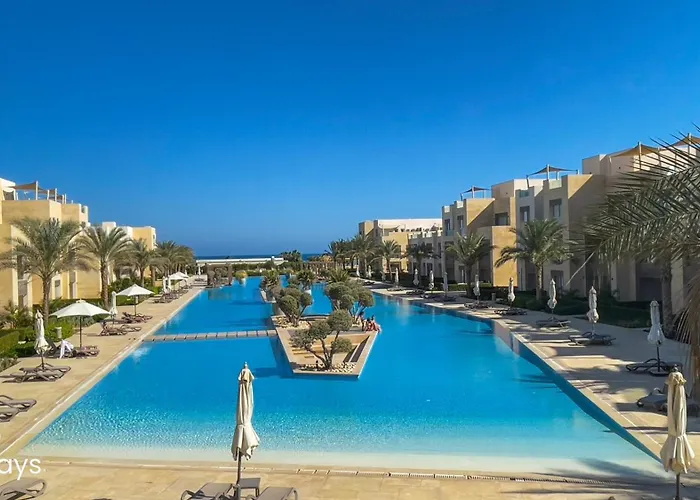 Seaview Mangroovy 2br, Walk To & Pool, Ollystays Red Sea Apartment